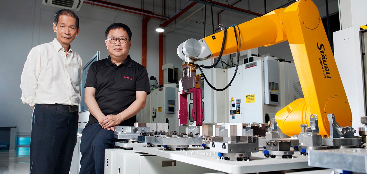 LeanCost Co-founder Moses Tan (left) and SMT Technology Managing Director Gerry Ong (right)