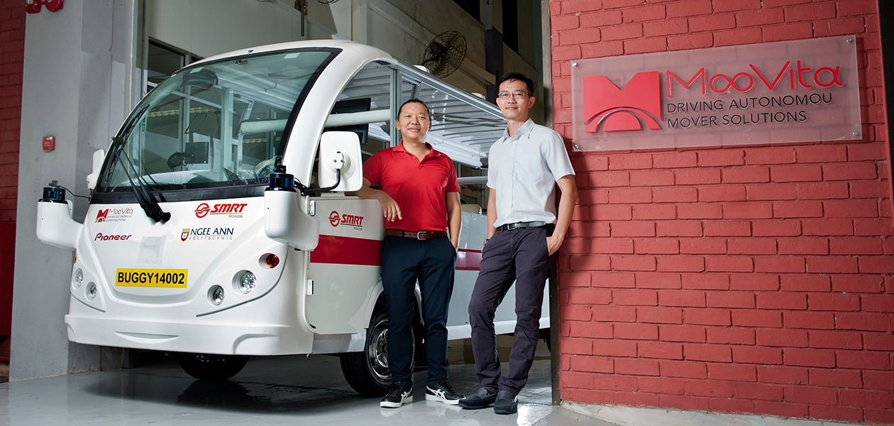 Moovita COO Dr Dilip Limbu (left) and Sioux Technologies Managing Director Kelvin Ng (right)